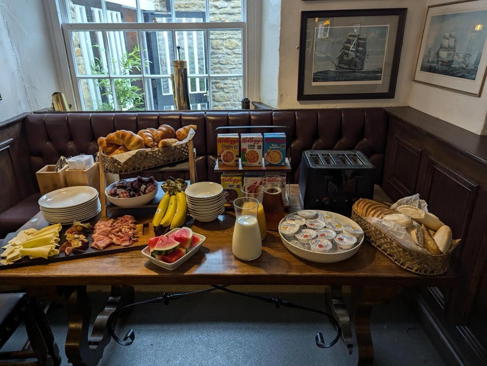 The Ship Inn Oundle Extérieur photo
