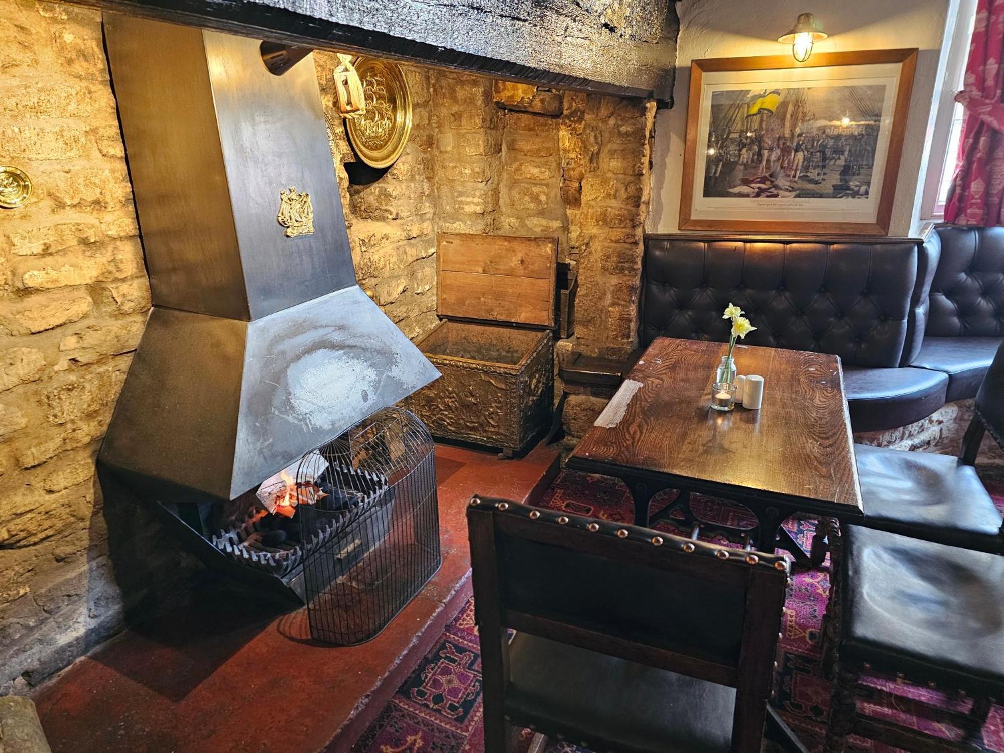 The Ship Inn Oundle Extérieur photo