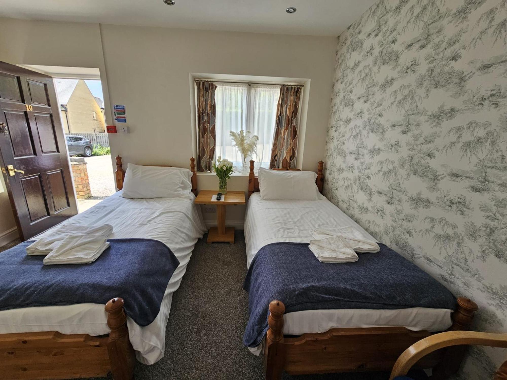 The Ship Inn Oundle Extérieur photo