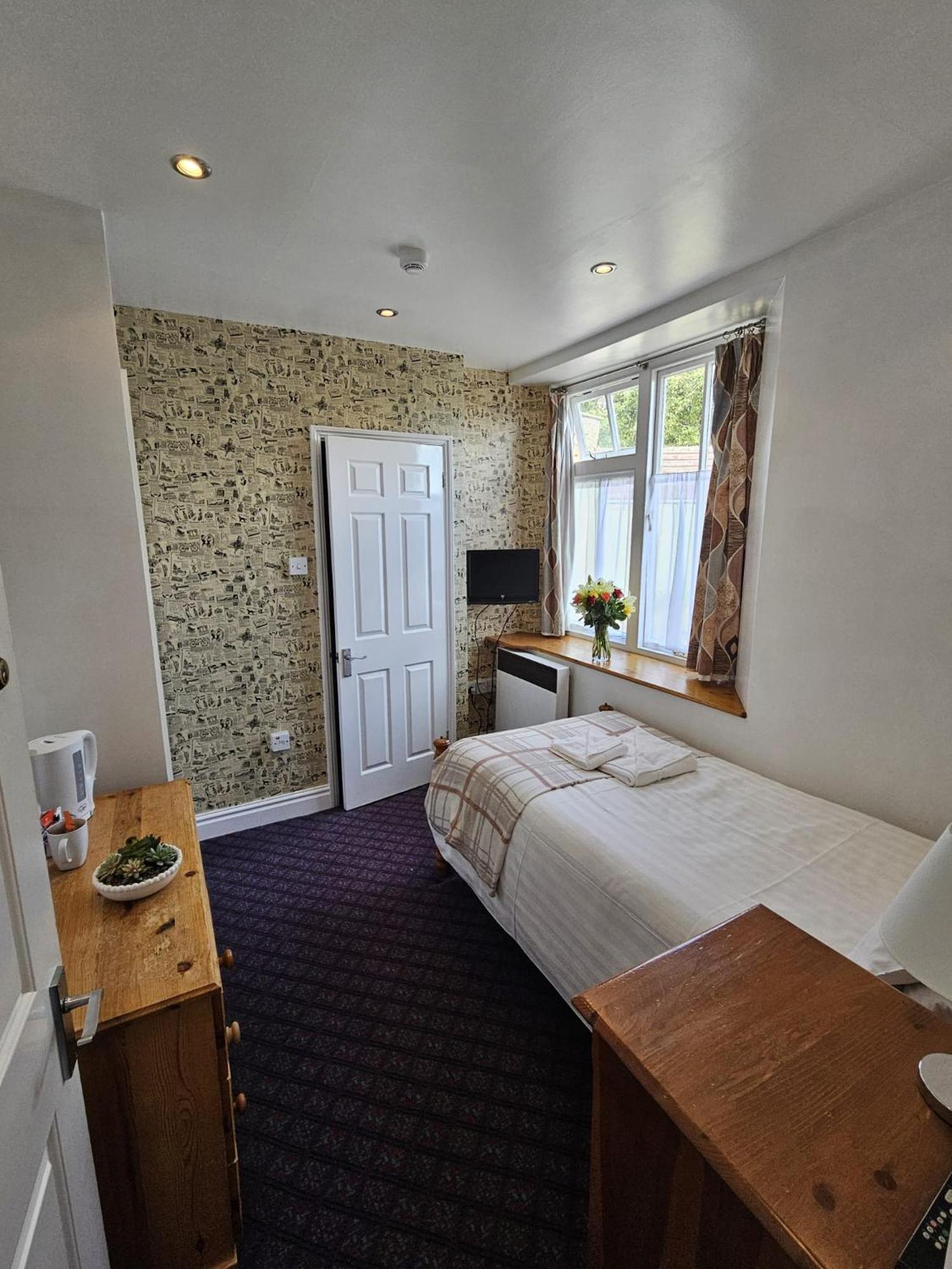 The Ship Inn Oundle Extérieur photo